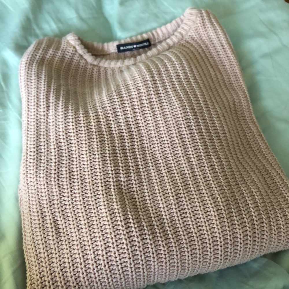 ☀️HOST PICK 6/2☀️ Brandy Melville sweater - Picture 6 of 7